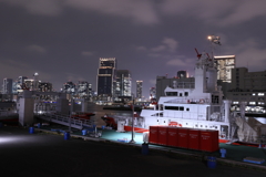 夜の波止場