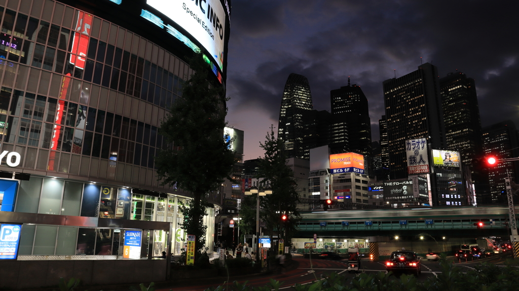 新宿大ガード下