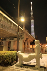 スカイツリーと謎のオブジェ