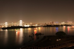夜のレインボーブリッジ