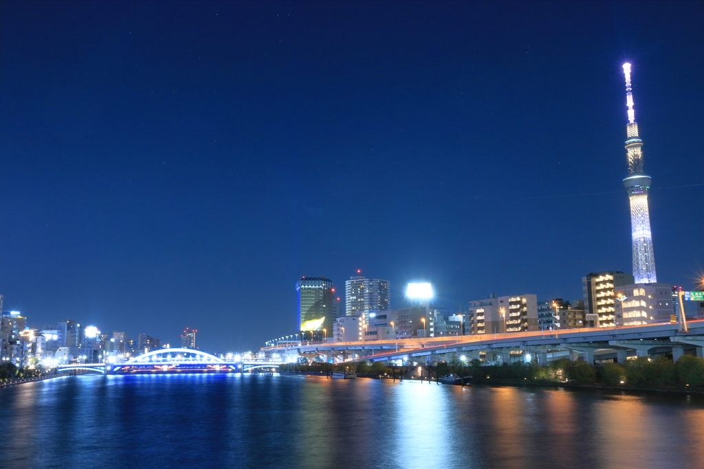 夜の隅田川