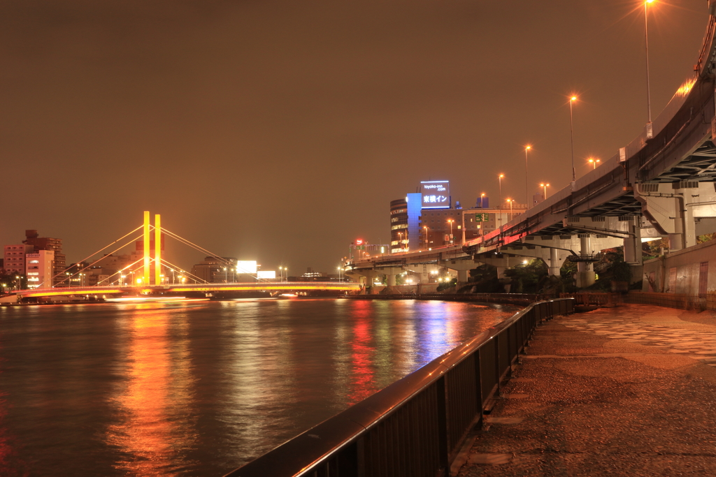 夜の隅田川