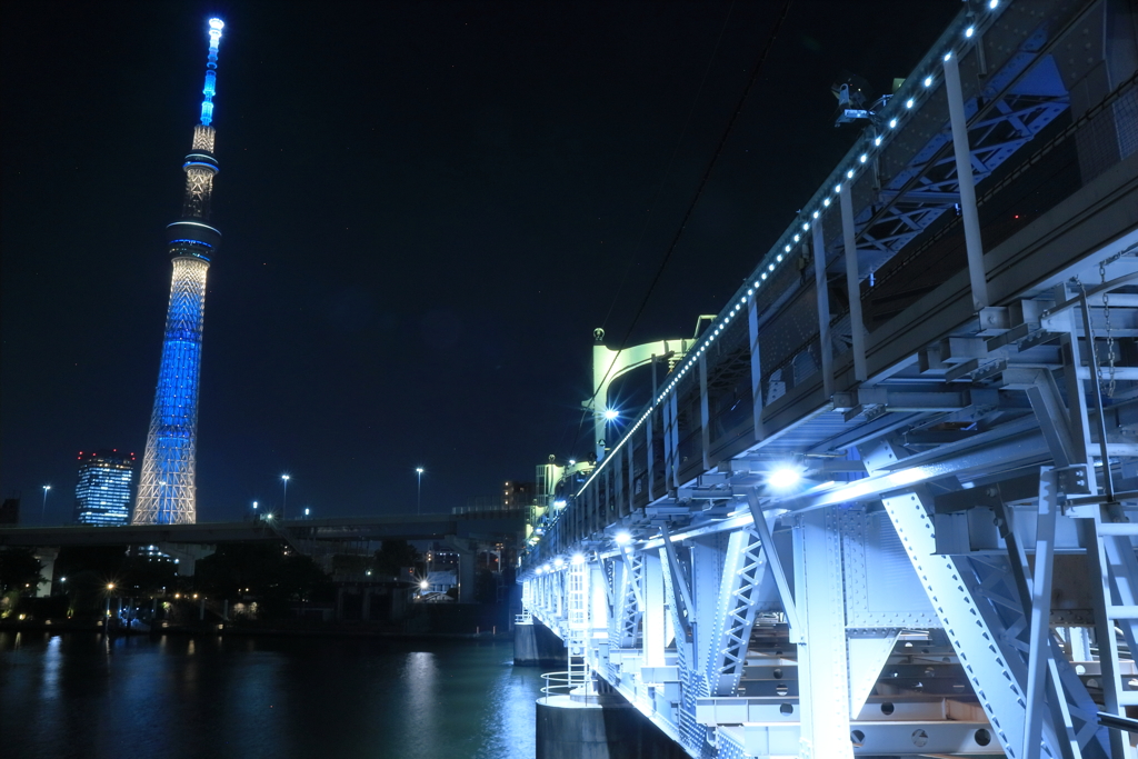 夜の隅田川