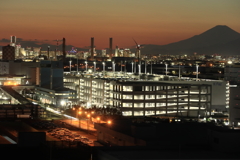 富士山と工場地帯