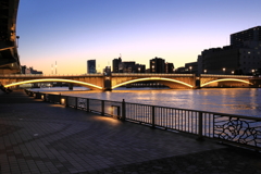 夕暮れの隅田川