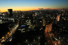 都会の夕暮れ