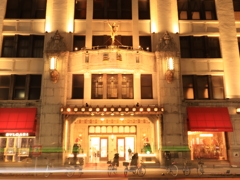 夜の日本橋三越