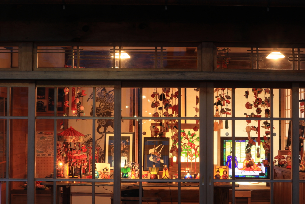 夜のステンドグラス雛