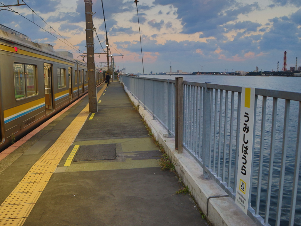 ホームがすぐ海