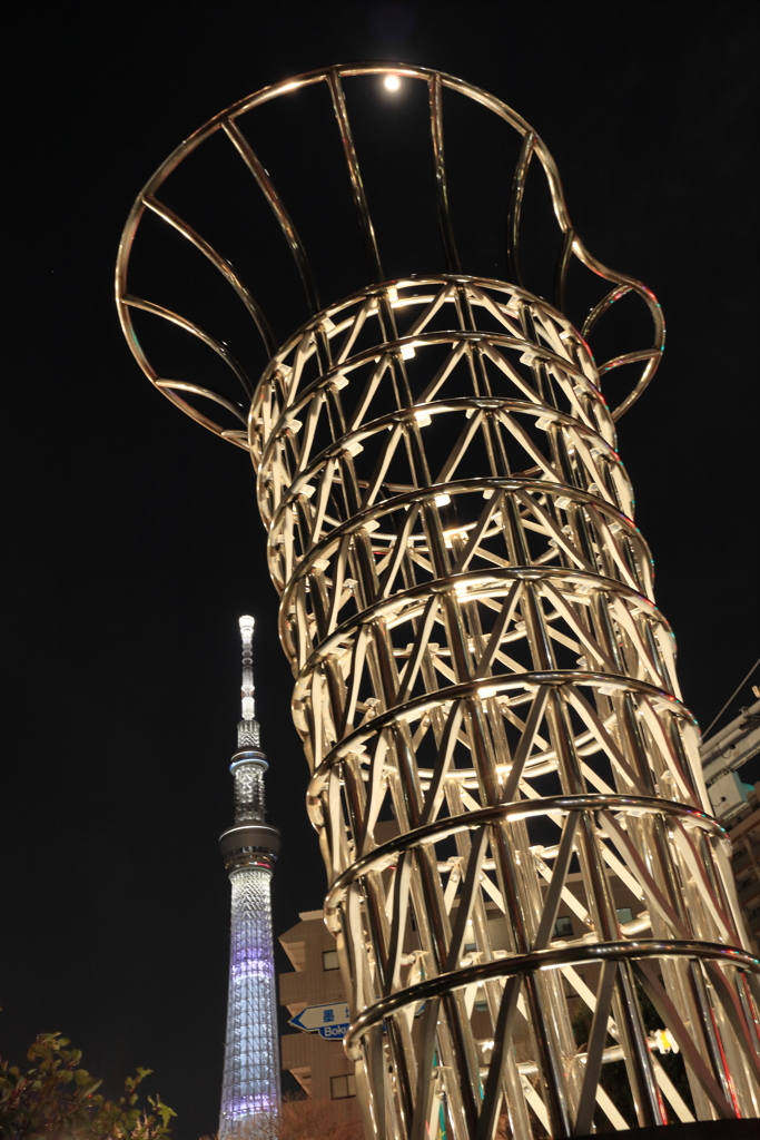 スカイツリーと謎のオブジェ