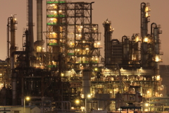 夜の工場