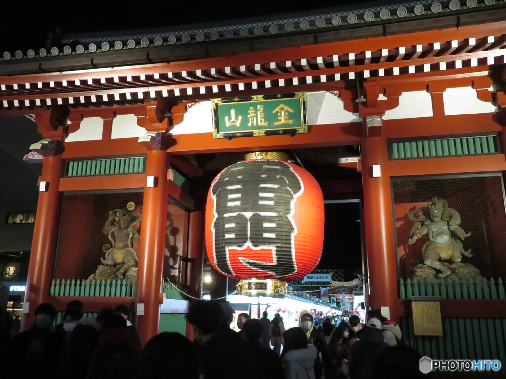 夜の浅草雷門