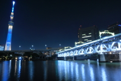 夜の隅田川