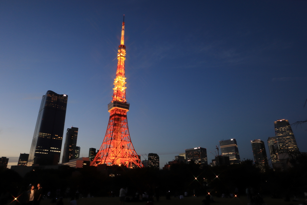 日没後の東京タワー