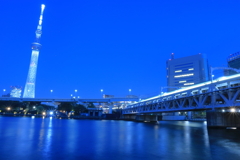 夜の隅田川