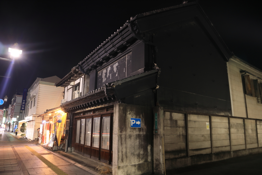 蔵の街の夜
