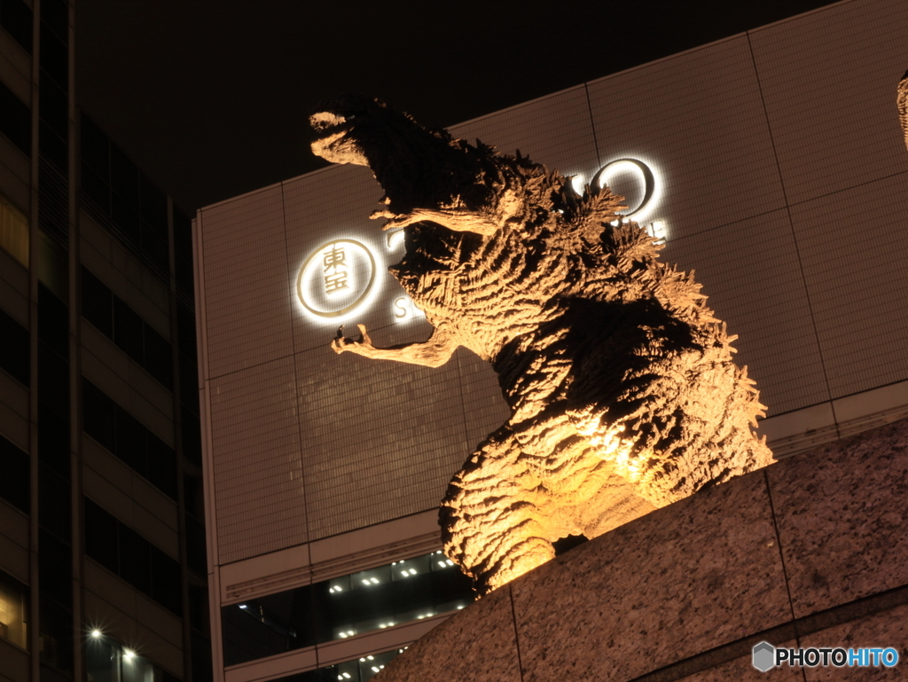 夜のゴジラ