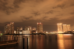 夜の隅田川