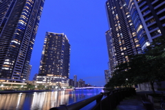 夜の運河