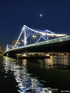 清洲橋と月