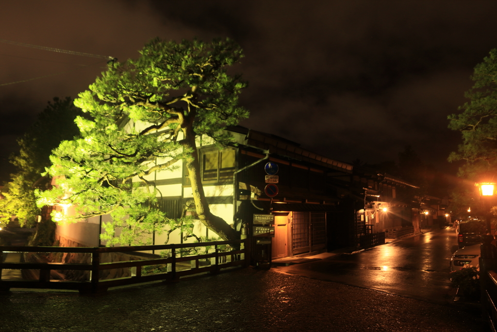 雨の夜の飛騨高山