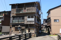 夏の小さな漁村