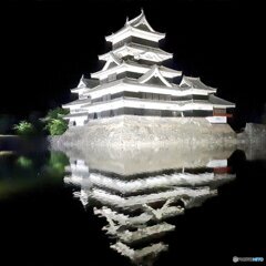 夜の松本城