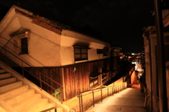 夜の尾道の坂道