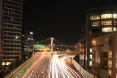 夜の首都高とレインボーブリッジ
