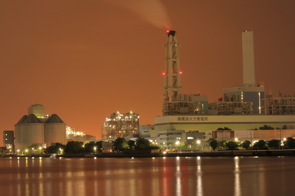 夜の工場地帯