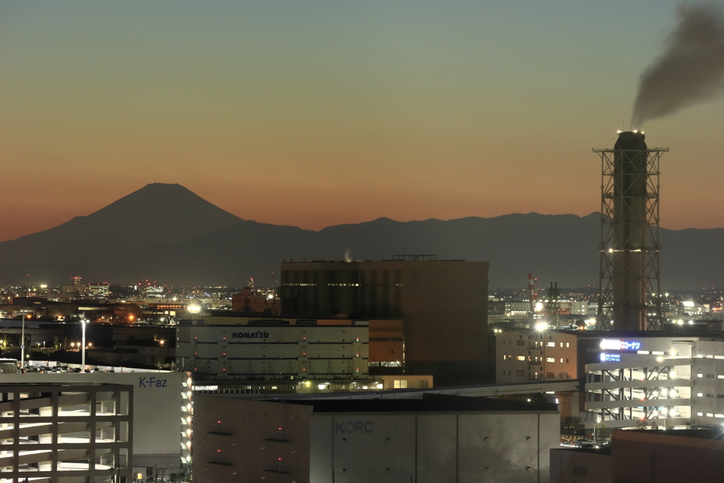 富士山と工場地帯