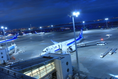 夜の飛行場