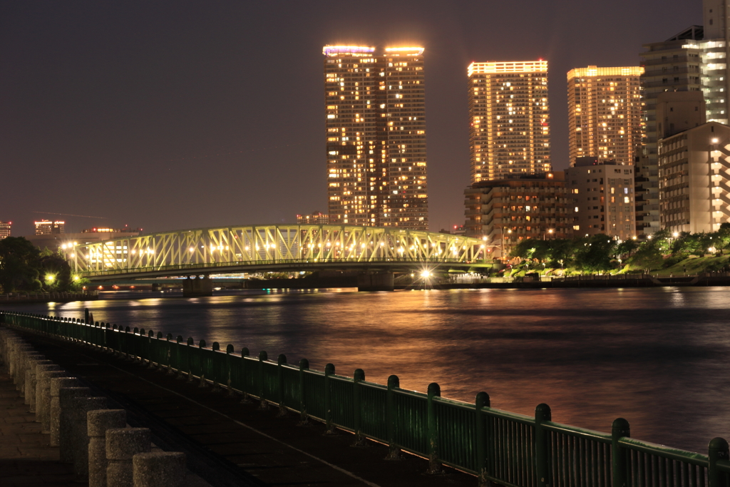 夜の隅田川
