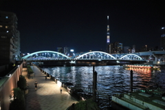 夜の隅田川