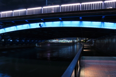 アーチ越しの厩橋