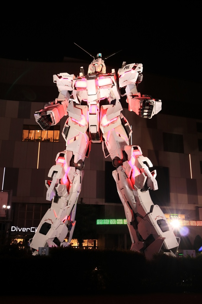 夜のガンダム