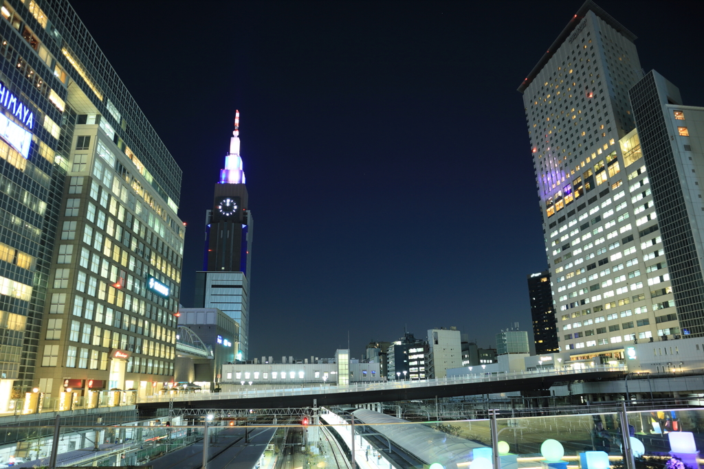 新宿南口3