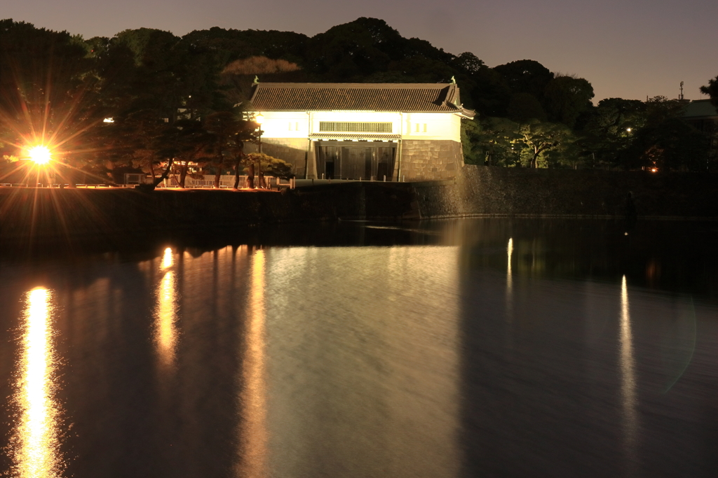 夜の皇居　坂下門