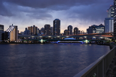 夕暮れの隅田川