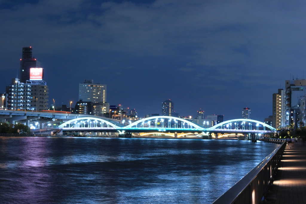 夜の隅田川