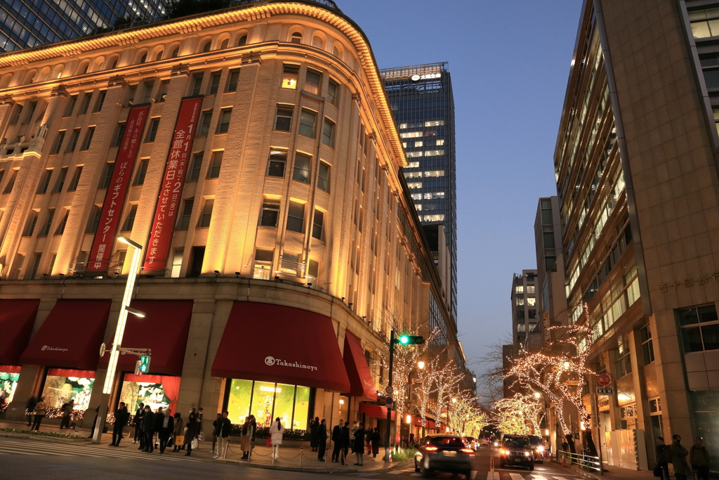 夕暮れに煌めく街