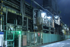 夜の工業地帯