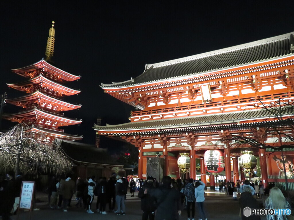 夜の浅草寺