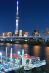 夜の隅田川