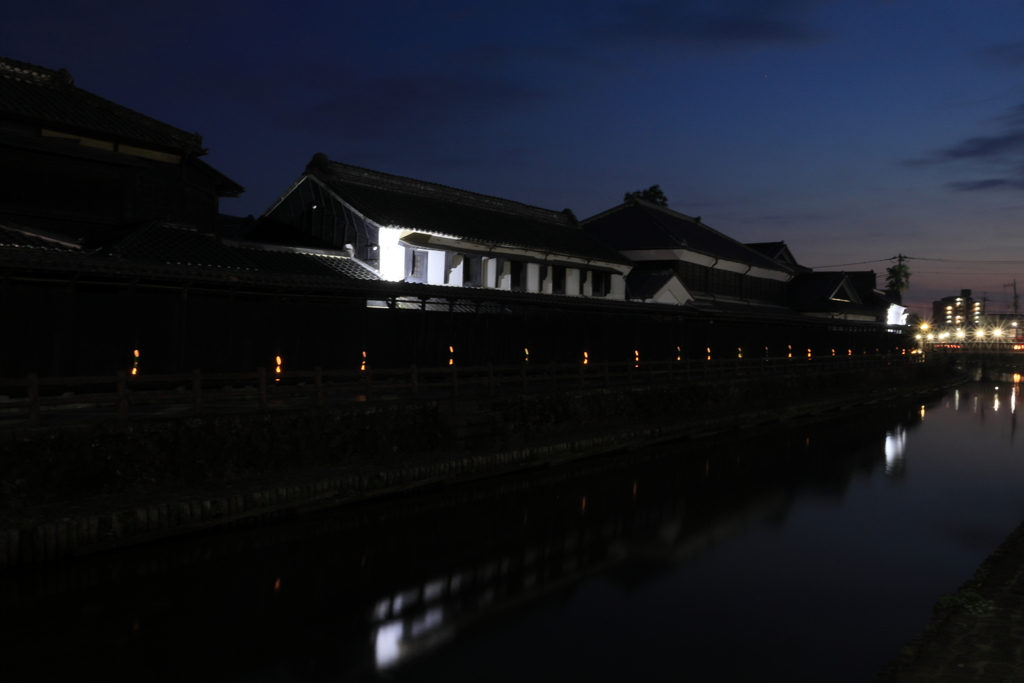 蔵の町の夜