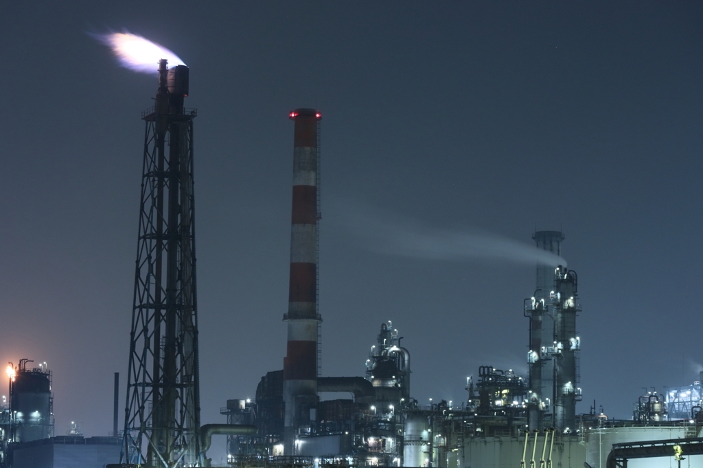 夜の工場プラント