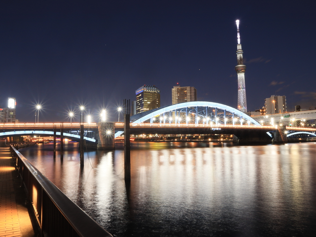 夕暮れ後の駒形橋