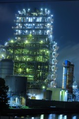 夜の工場プラント