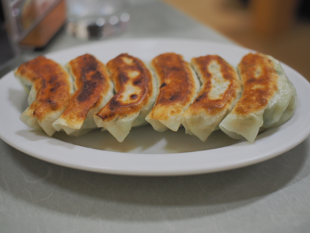 年末グルメ　～餃子一人前～PERGEAR（25mm f1.8）