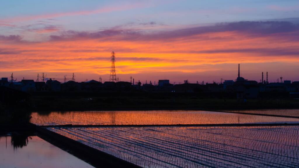 真っ赤な空